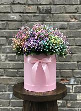 Цветочная композиция из Гипсофила и Розы в шляпной коробке в Суражи