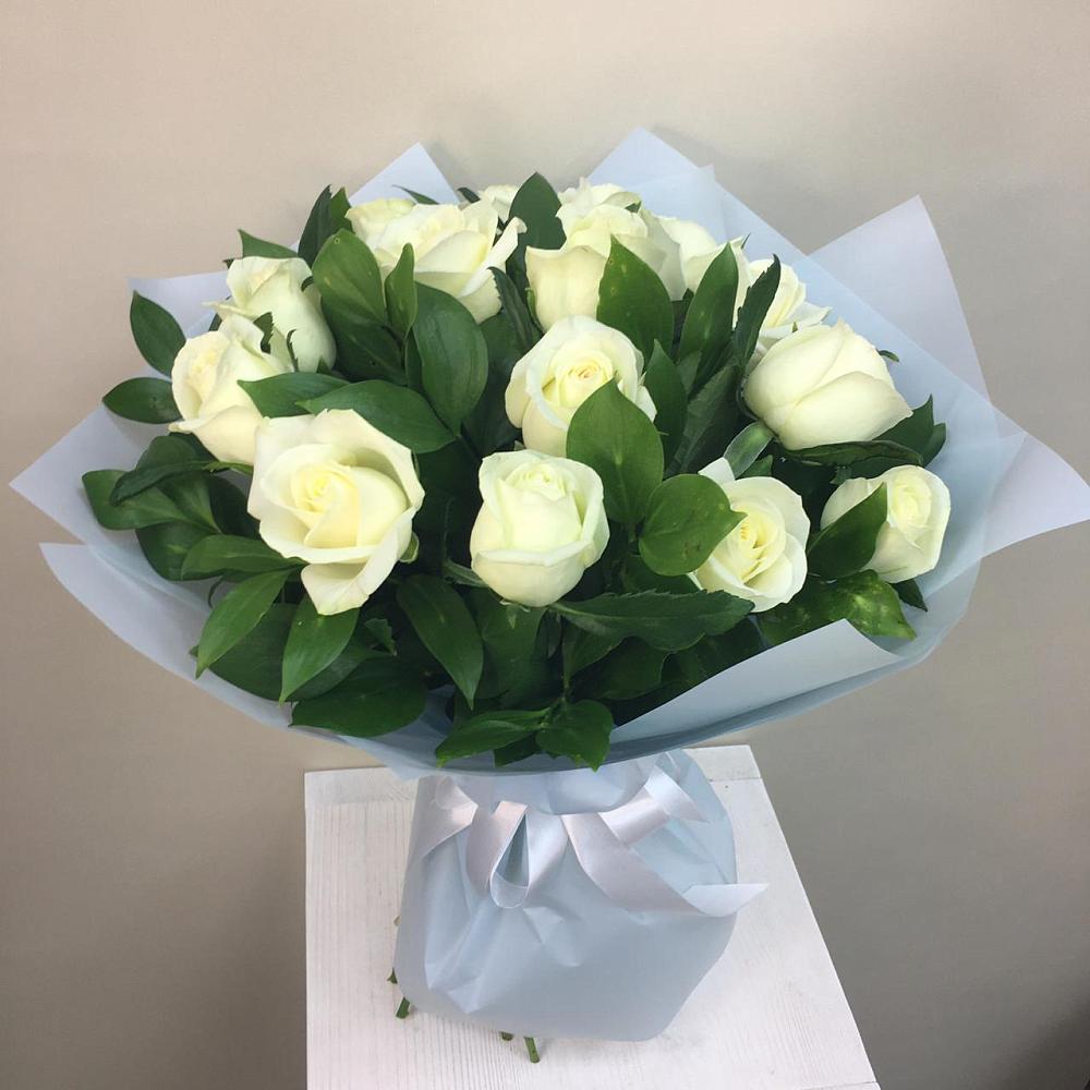 Букет 15 Белых роз Проуд в Суражи