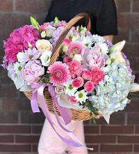 Композиция солнечный день в Суражи Цветочная композиция из Розы, Хризантемы, Пионы и Лизиантусы в корзине в Суражи
