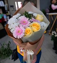 Букет цветов из:  Герберы, Розы и Хризантемы в Суражи