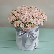 Цветочная композиция из Розы в шляпной коробке в Суражи