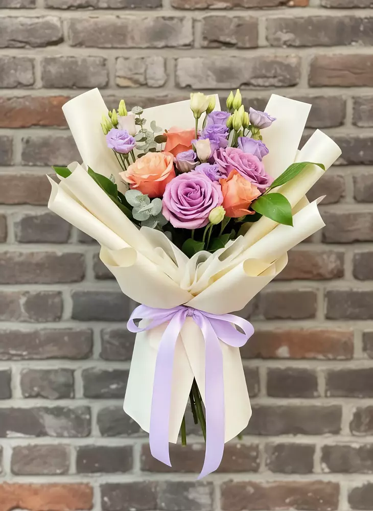 Букет цветов из: Лизиантусы и Розы в Суражи