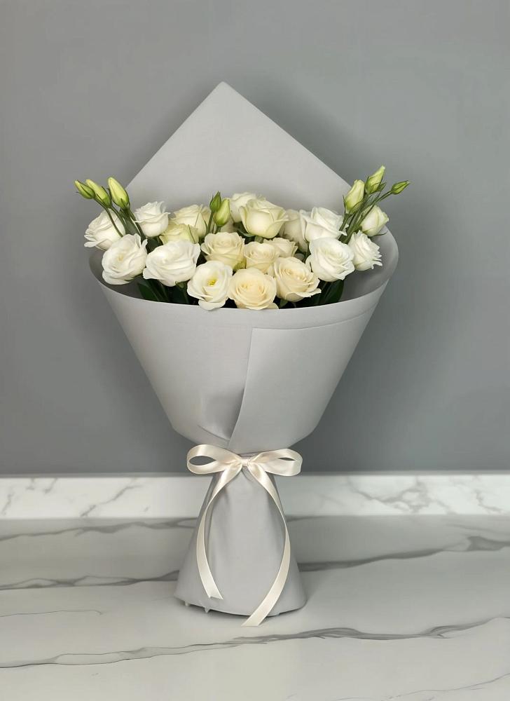 Букет цветов из: Розы и Лизиантусы в Суражи