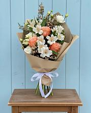 Букет цветов из:  Альстромерии, Лизиантусы, Розы и Хризантемы в Суражи