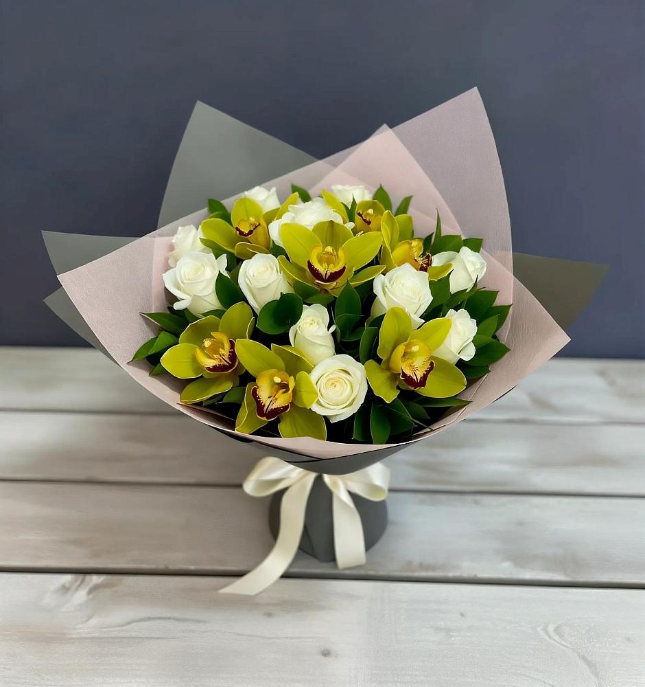 Букет цветов из: Орхидеи и Розы в Суражи