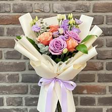 Букет цветов из:  Лизиантусы и Розы в Суражи