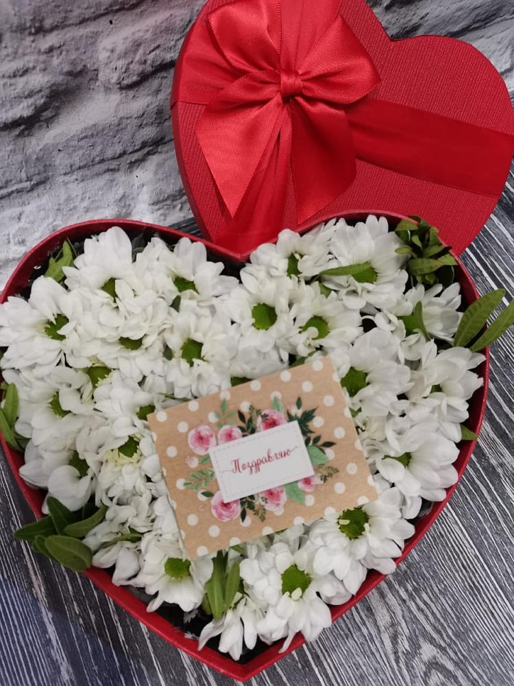 Цветочная композиция из Хризантемы в виде сердца в Суражи