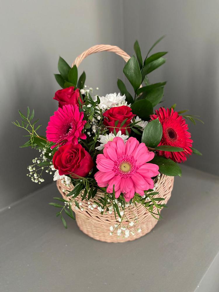 Цветочная композиция из Розы, Хризантемы и Герберы в корзине в Суражи
