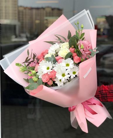 Букет цветов из: Розы, Лизиантусы и Хризантемы в Суражи