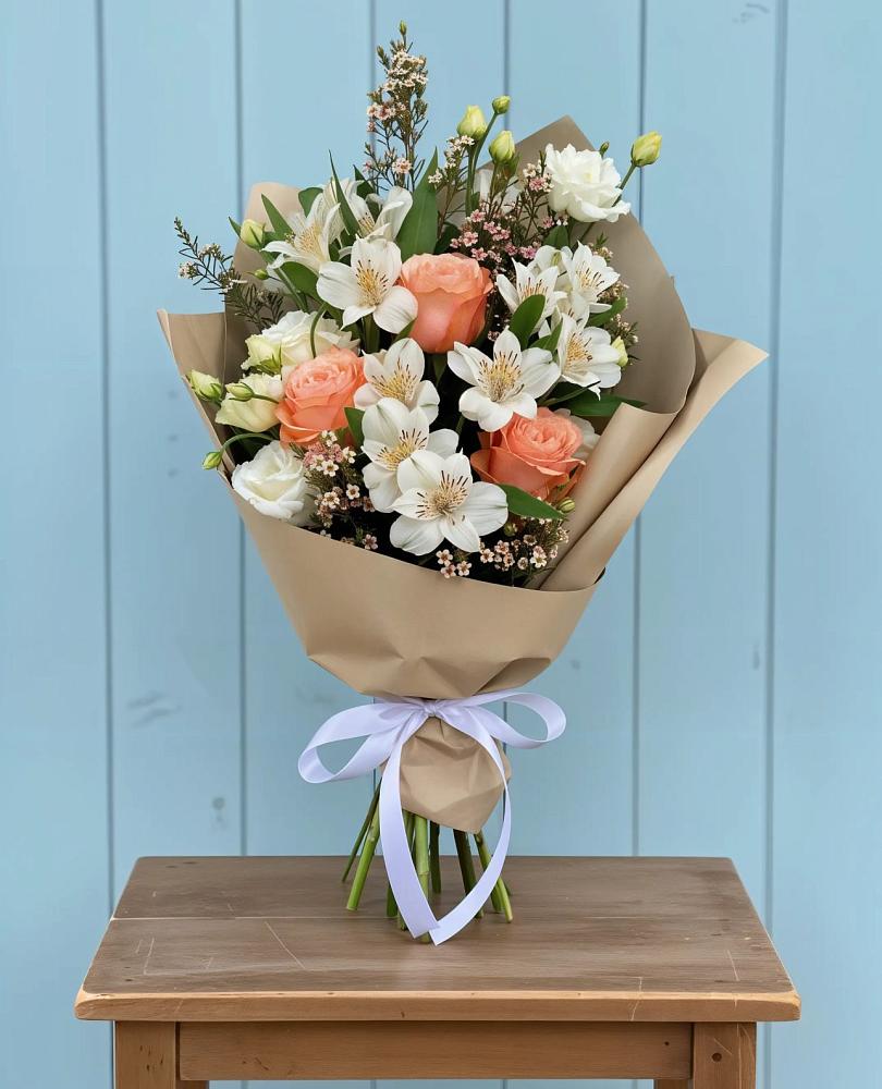 Букет цветов из: Альстромерии, Лизиантусы, Розы и Хризантемы в Суражи