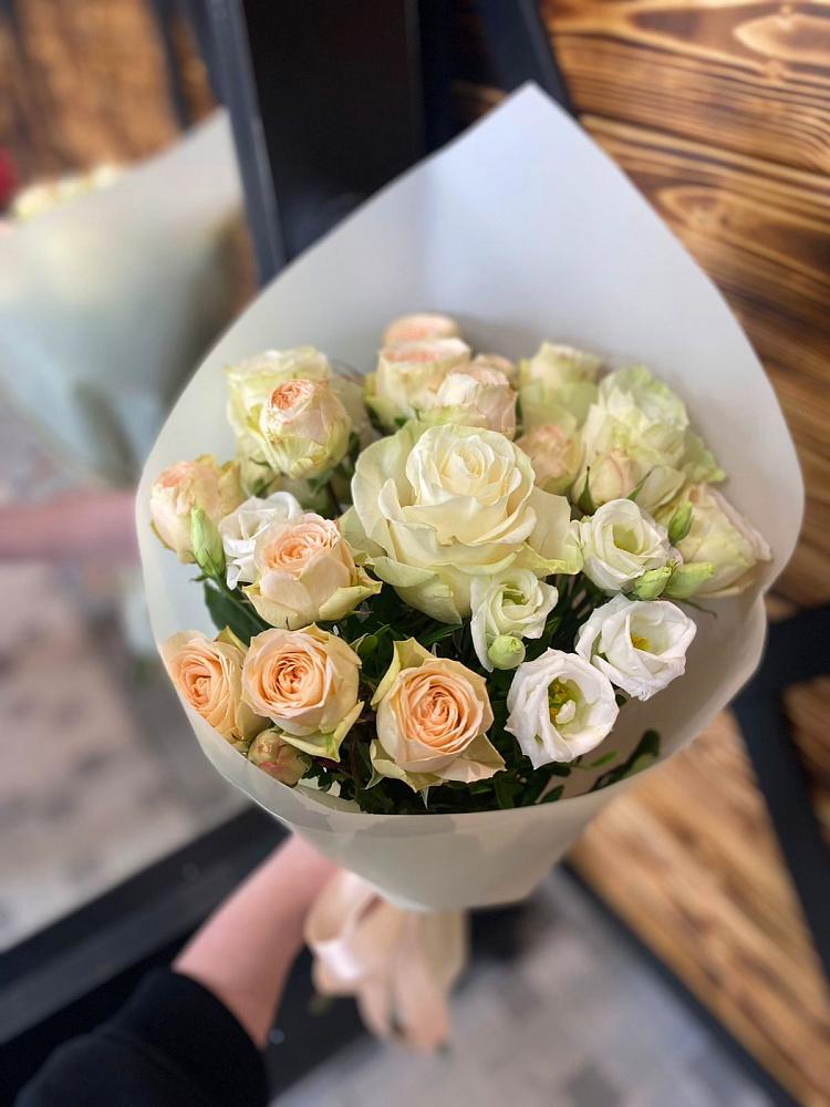 Букет цветов из: Розы и Лизиантусы в Суражи