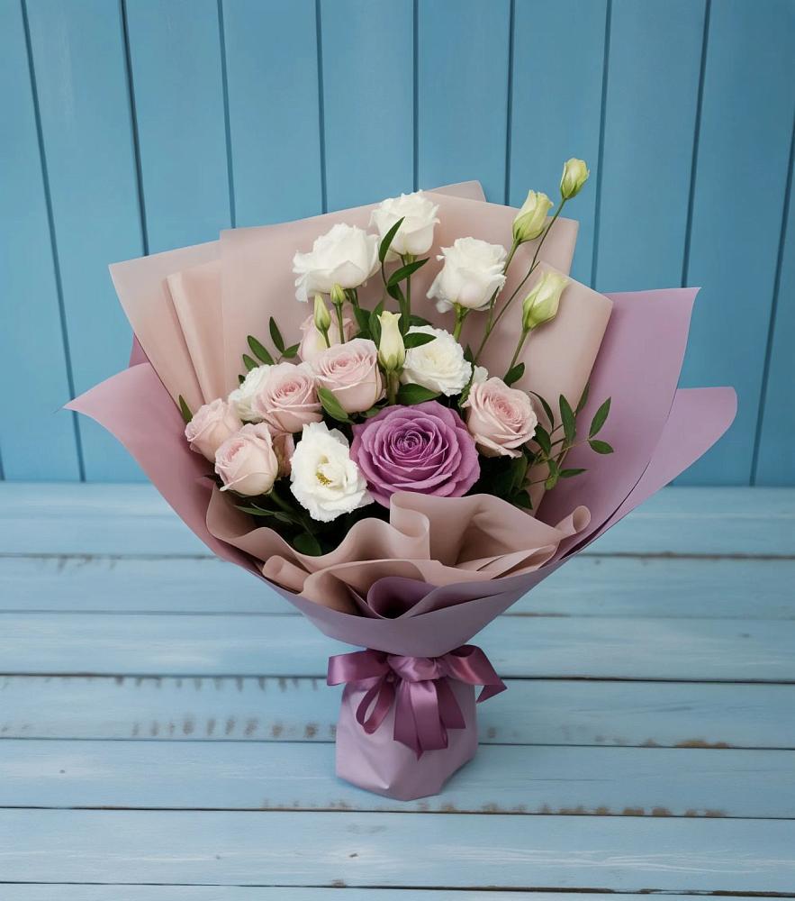 Букет цветов из: Розы и Лизиантусы в Суражи